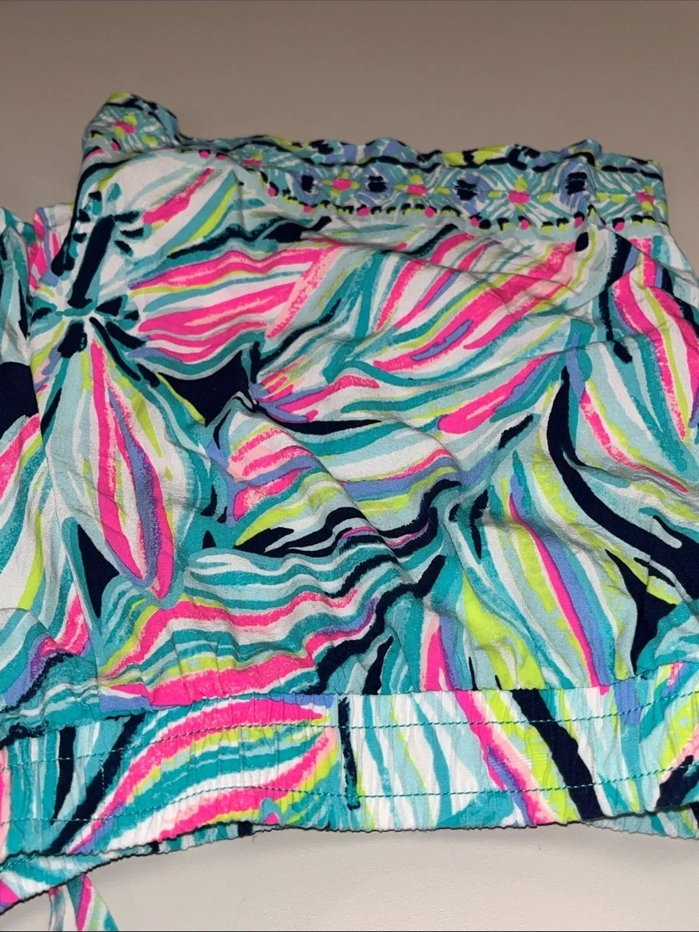 Lilly Pulitzer Tropical Leaf Print Athletic Shorts with Pockets size Small